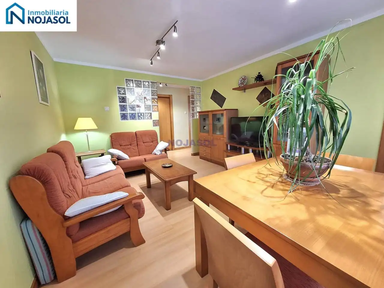 Sala de estar de Piso en venta en Noja con Calefacción, Terraza y Amueblado