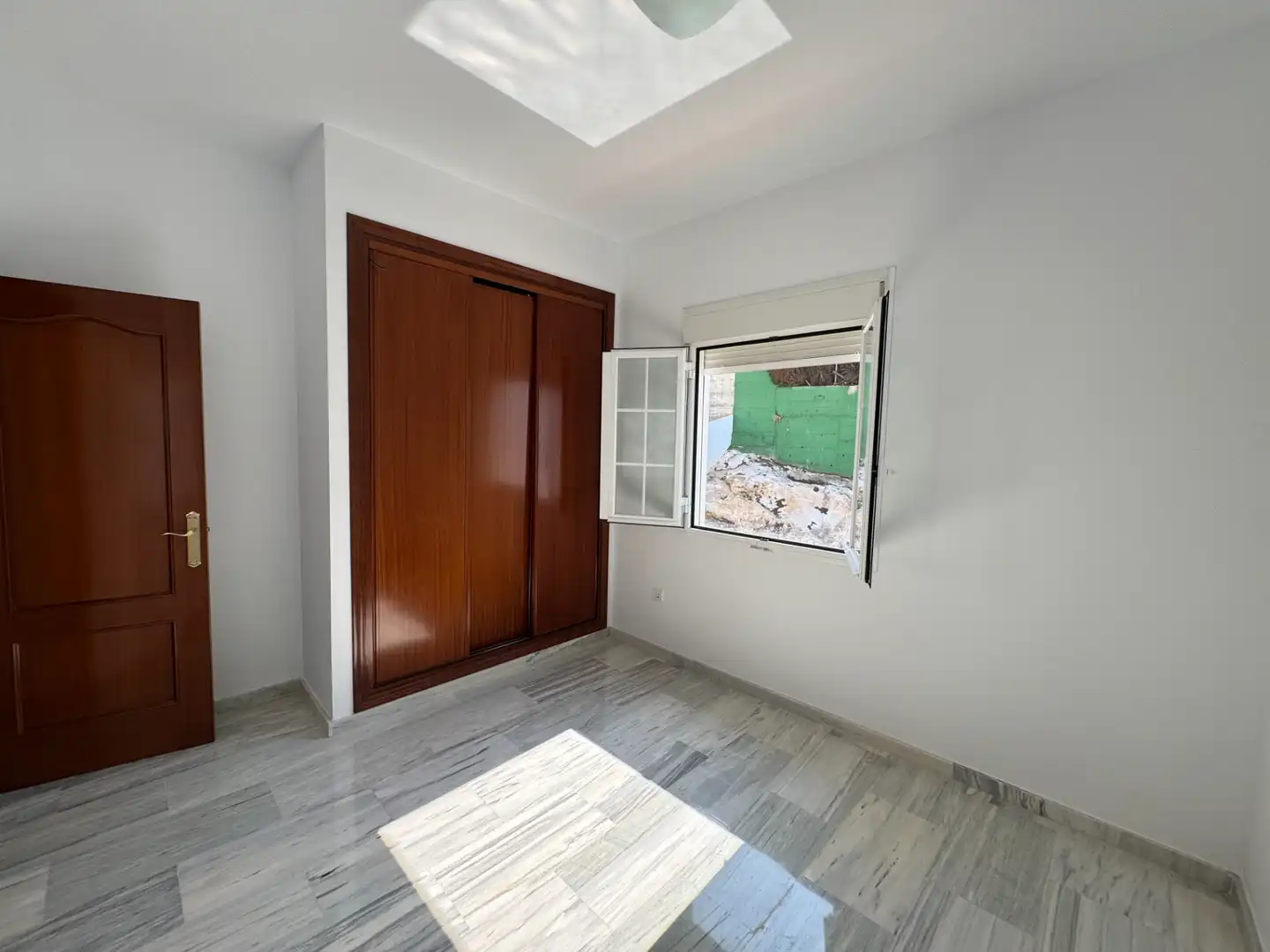 Dormitori de Casa o xalet en venda en Rincón de la Victoria amb Aire condicionat, Jardí privat i Terrassa