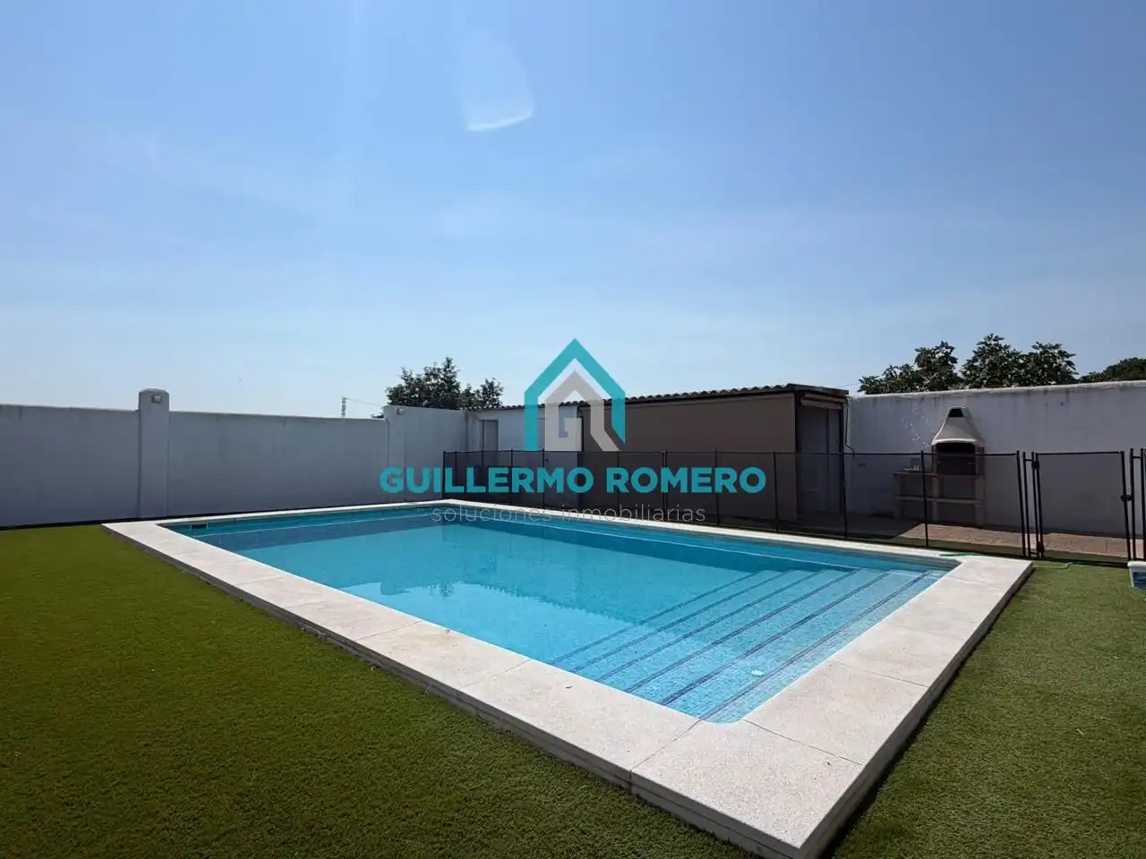Swimming pool of Country homes for sale in La Puebla del Río