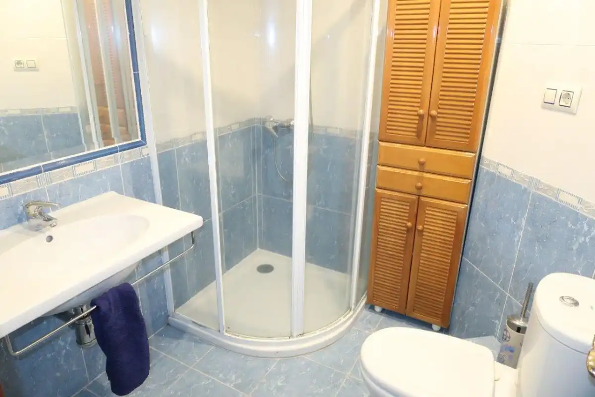 Badezimmer von Wohnung zur Miete in A Coruña Capital  mit Parkett