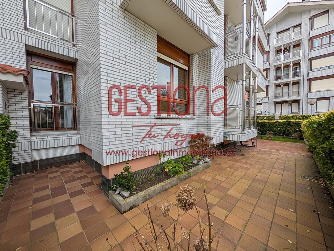 Exterior view of Planta baja for sale in Noja  with Heating, Private garden and Terrace