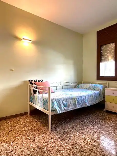 Schlafzimmer von Einfamilien-Reihenhaus zum Verkauf in Sant Boi de Llobregat mit Klimaanlage, Heizung und Terrasse