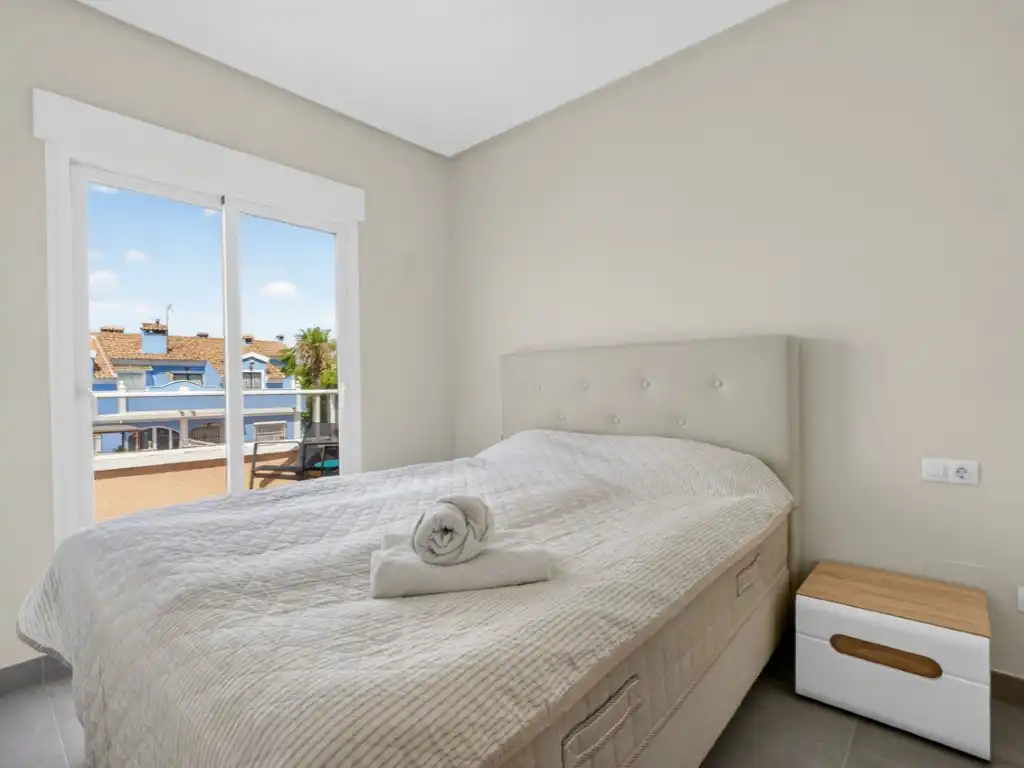 Habitación de Casa adosada en venta en Orihuela con Aire acondicionado, Jardín privado y Terraza