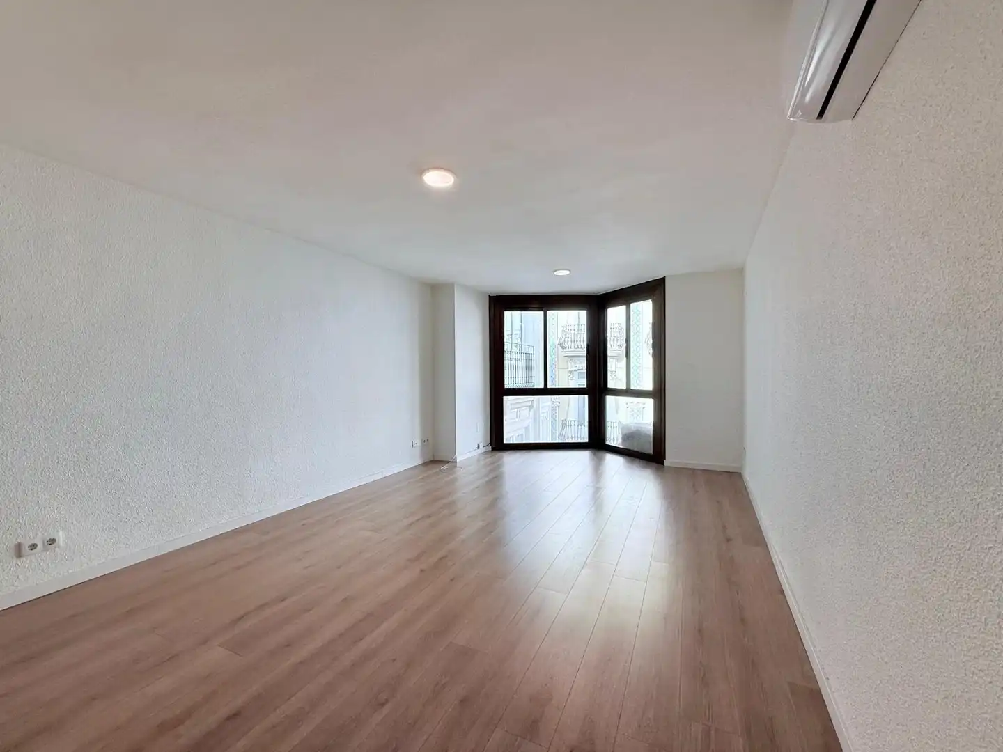 Living room of Flat for rent in Valencia  with Air Conditioner, Heating and Parquet flooring