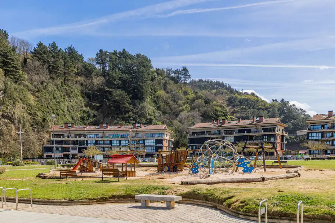 Vista exterior de Dúplex en venta en Orio con Calefacción, Terraza y Balcón