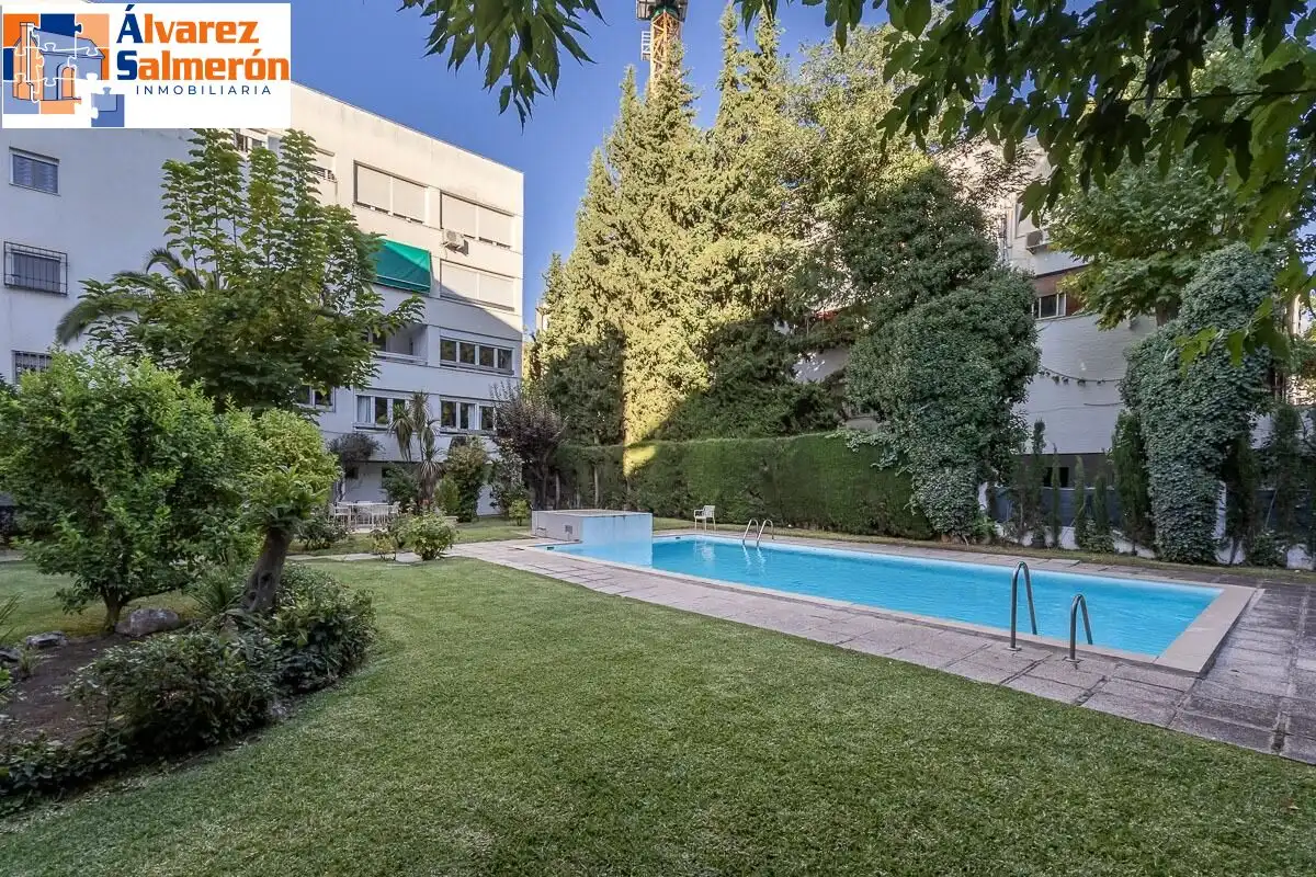 Pis amb piscina en venda a Genil, imagen 6