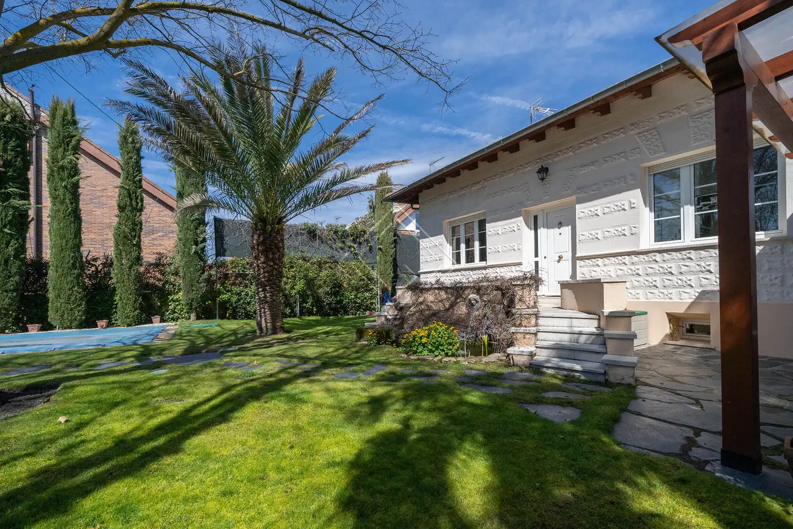 Vista exterior de Casa o xalet en venda en Madrid amb Aire condicionat, Calefacció i Jardí privat