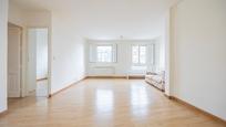 Living room of Flat for sale in  Madrid Capital