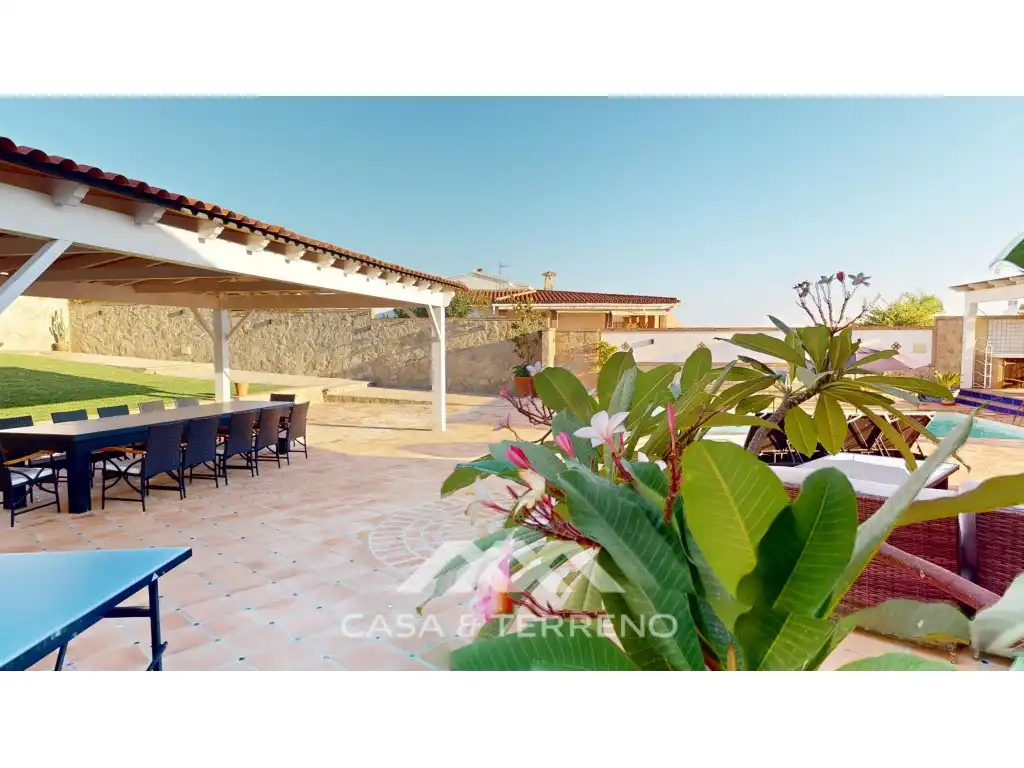 Terrassa de Casa o xalet en venda en Vélez-Málaga amb Piscina, Moblat i TV