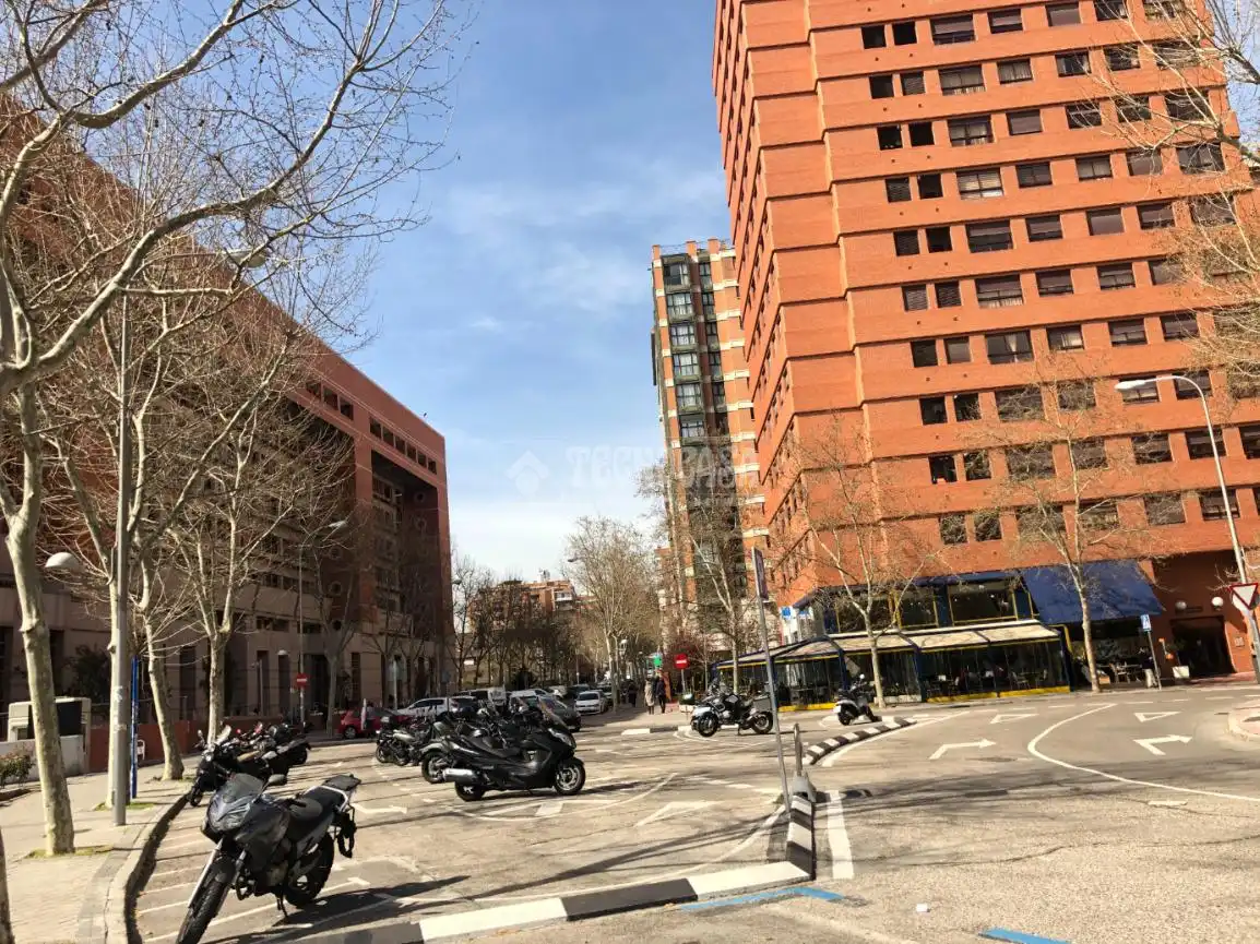 Vista exterior de Garatge en venda en Madrid