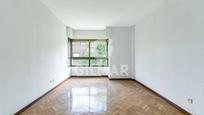 Bedroom of Flat for sale in  Madrid Capital