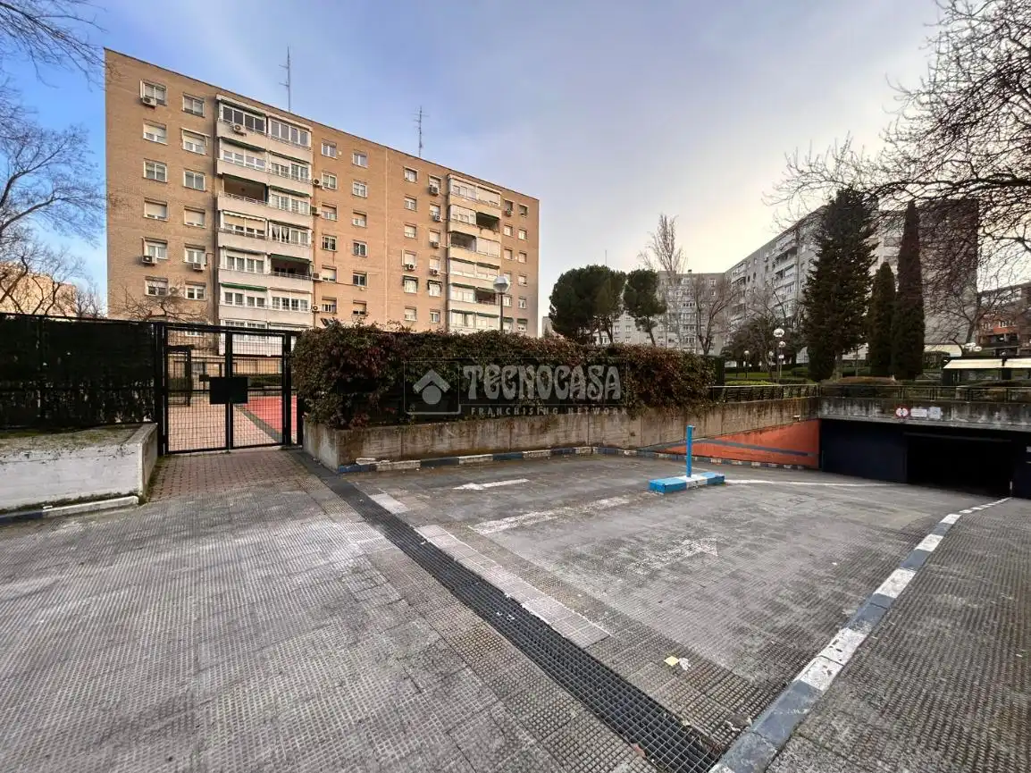 Parking de Piso en venta en Madrid con Calefacción
