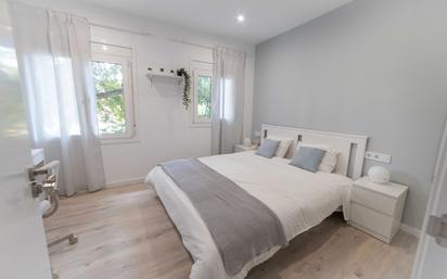 Bedroom of Flat to share in  Barcelona Capital  with Air Conditioner, Heating and Parquet flooring