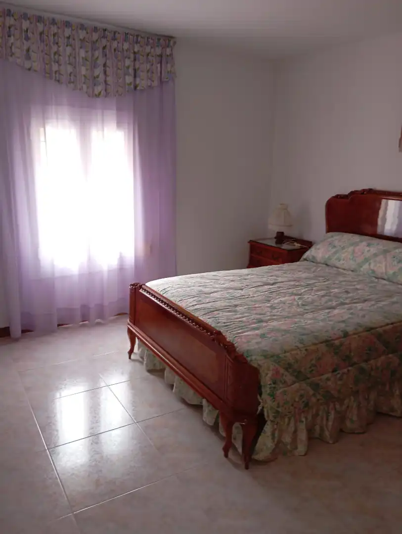Schlafzimmer von Einfamilien-Reihenhaus zum Verkauf in Lécera mit Abstellraum, Möbliert und Ofen