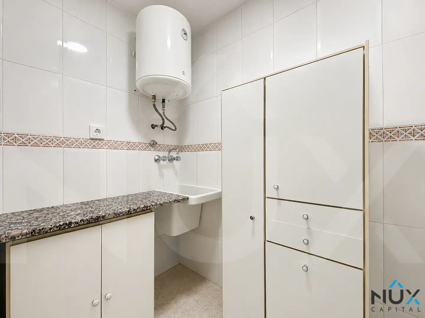 Baño de Piso en venta en Benaguasil con Aire acondicionado, Trastero y Amueblado