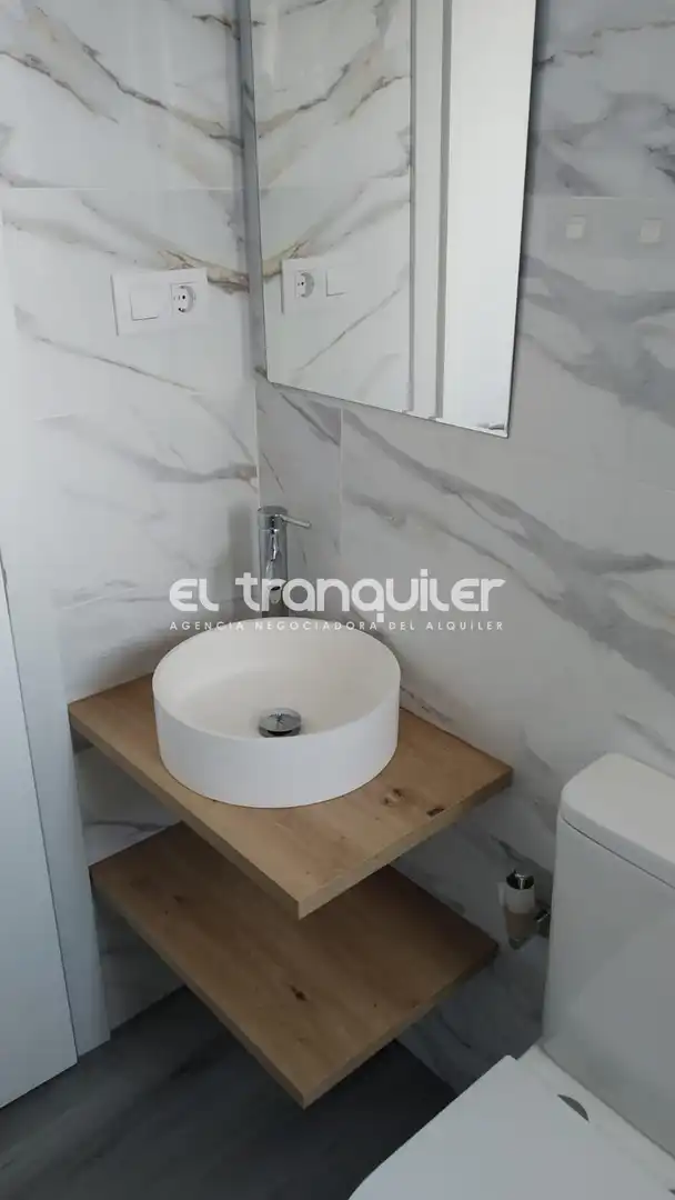 Baño de Ático de alquiler en Madrid con Aire acondicionado y Terraza