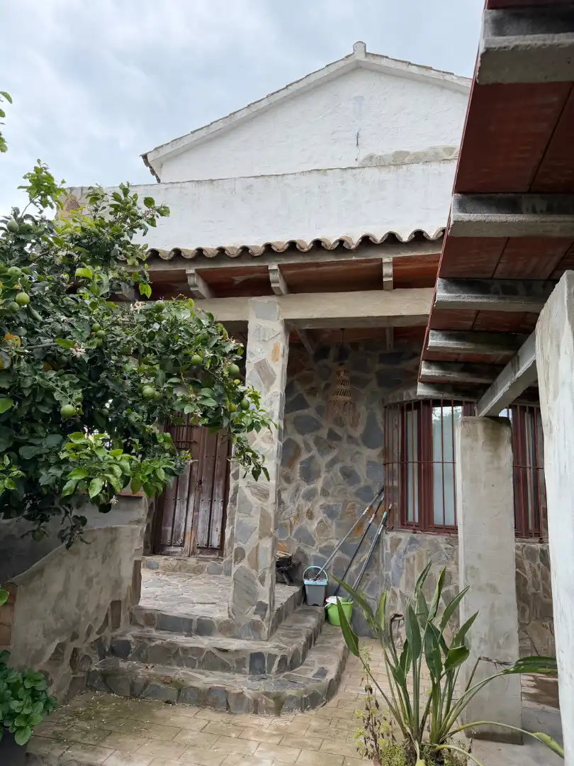 Vista exterior de Casa o xalet en venda en Chiclana de la Frontera amb Calefacció, Jardí privat i Terrassa