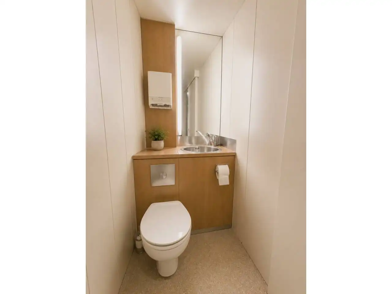 Baño de Local en venta en Girona con Aire acondicionado