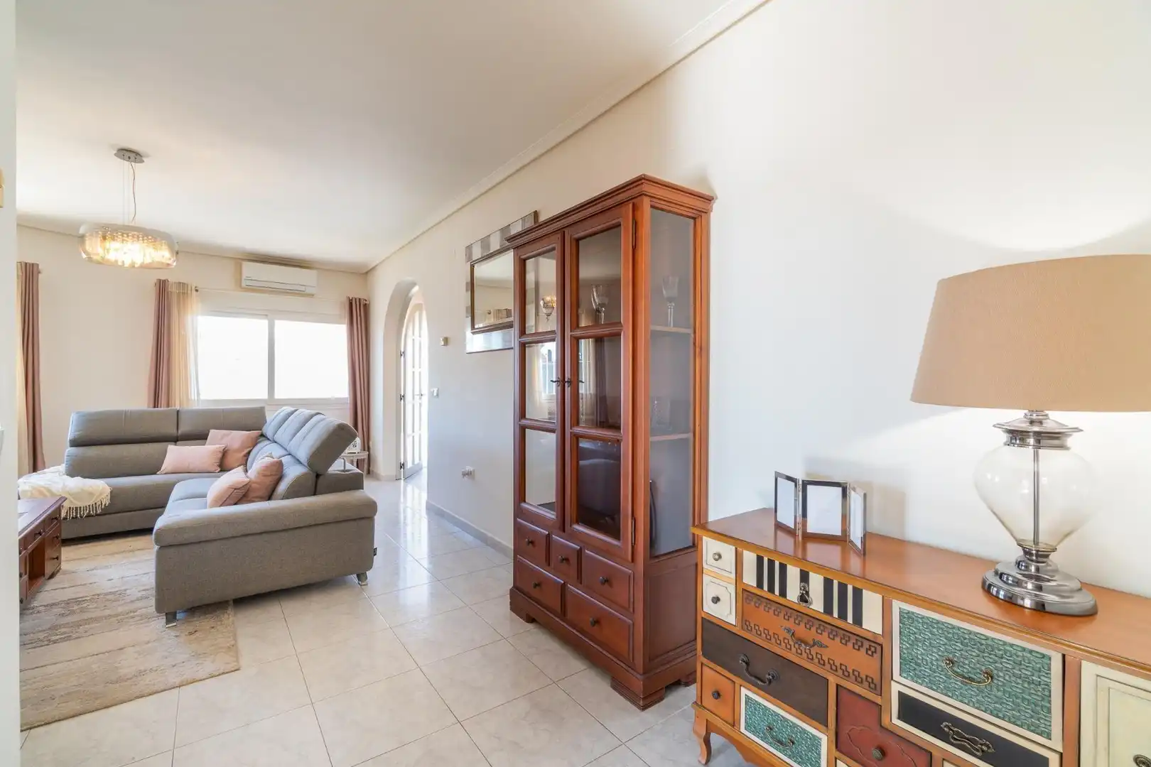 Sala d'estar de Casa o xalet en venda en Orihuela amb Aire condicionat, Calefacció i Jardí privat
