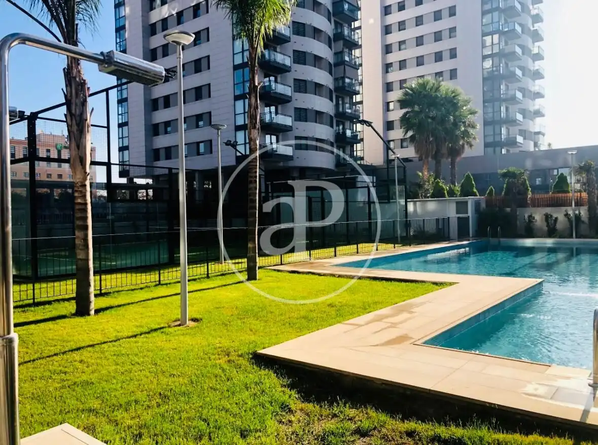 Swimming pool of Flat for rent in  Valencia Capital  with Air Conditioner, Heating and Private garden