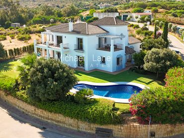 Villa con balcone in vendita a Urbanización San Diego
