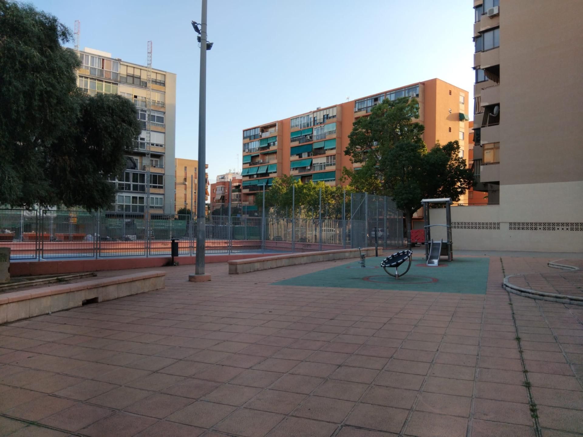 Vista exterior de Apartament en venda en Alicante / Alacant amb Balcó