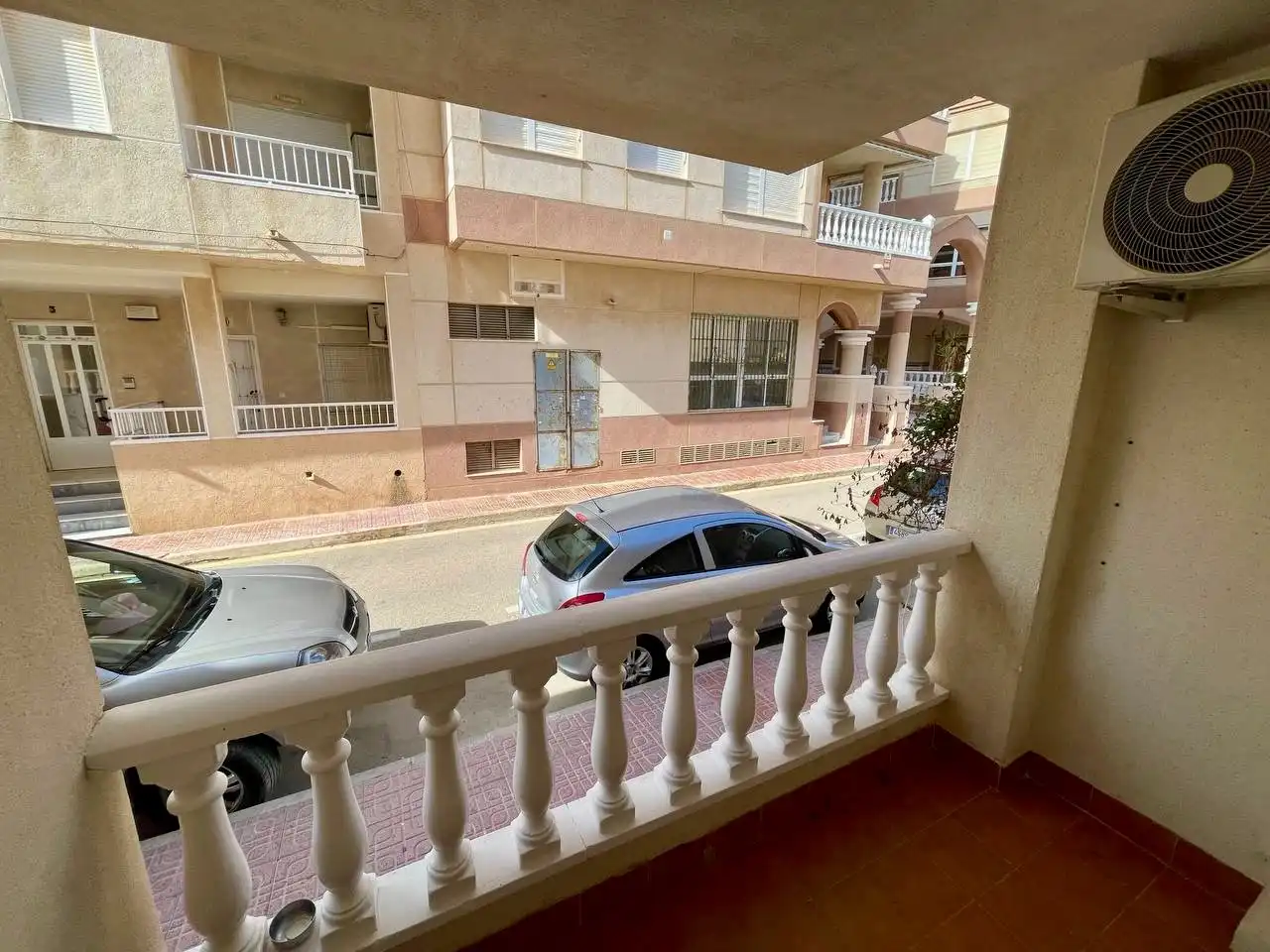 Vista exterior de Planta baixa en venda en Torrevieja amb Aire condicionat i Terrassa