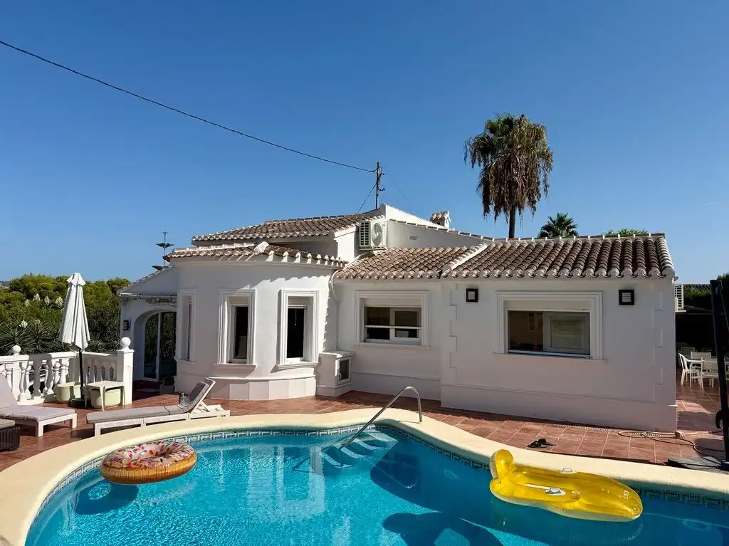 Vista exterior de Casa o chalet en venta en Jávea / Xàbia con Aire acondicionado, Calefacción y Jardín privado