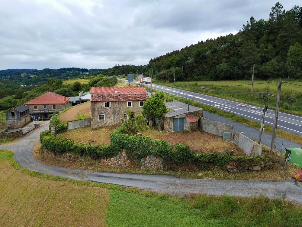 Finca rústica en venda en A Laracha   amb Jardí privat i Traster