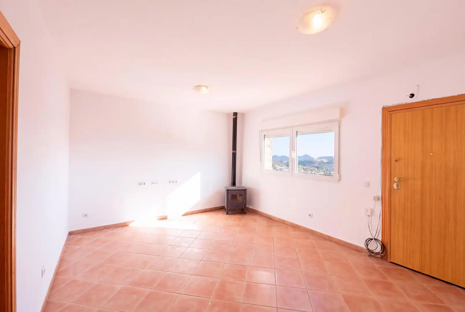 Sala d'estar de Casa o xalet en venda en Santa María de la Alameda amb Calefacció, Jardí privat i Terrassa