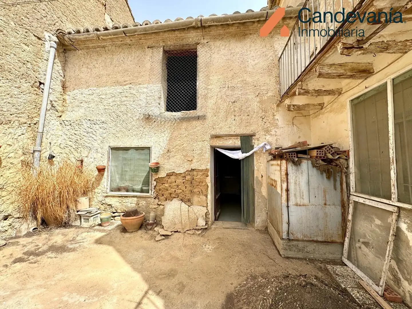 Außenansicht von Country house zum Verkauf in San Mateo de Gállego mit Heizung und Privatgarten