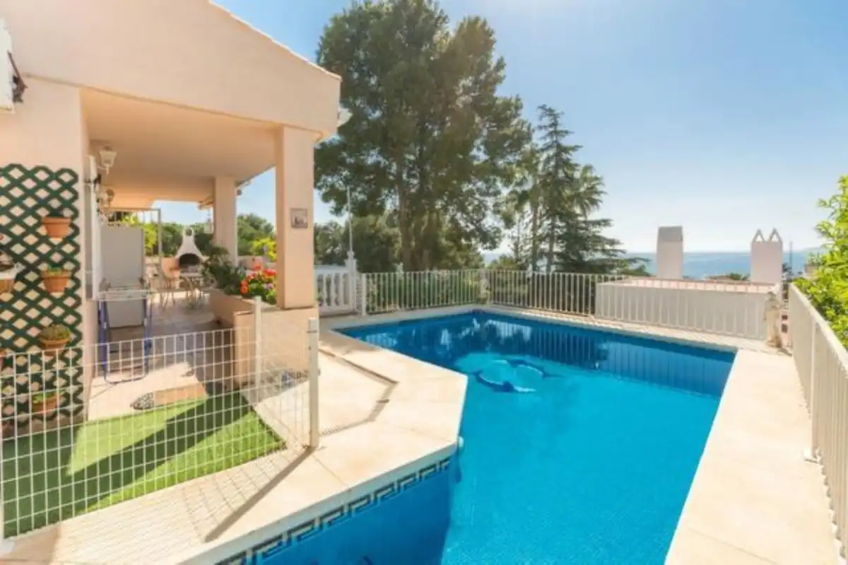 Swimming pool of Houses for sale in Estepona  with Air Conditioner, Private garden and Terrace