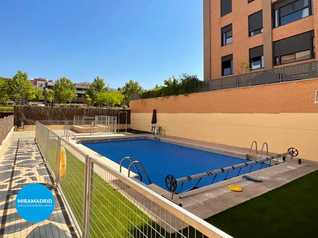 Piscina de Planta baja en venta en Paracuellos de Jarama con Aire acondicionado, Terraza y Piscina comunitaria
