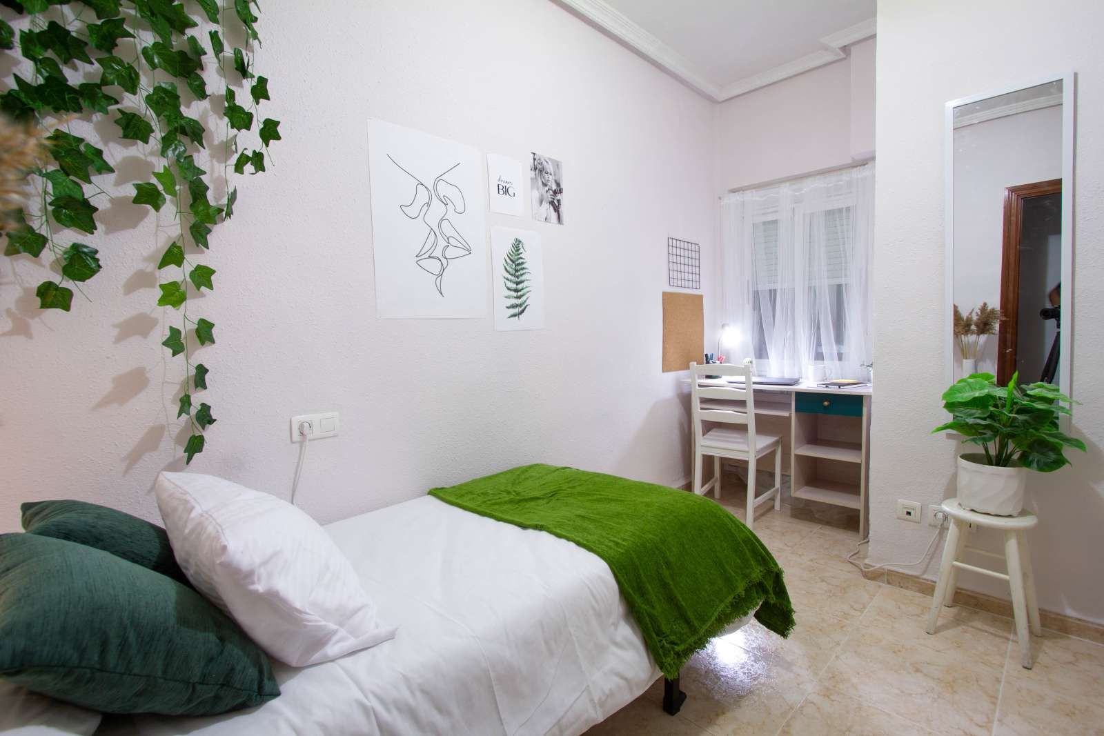 Bedroom of Flat to share in Salamanca Capital  with Air Conditioner, Heating and Terrace