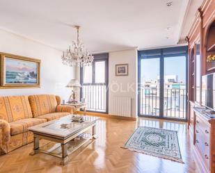 Vista exterior de Apartament en venda en  Madrid Capital amb Aire condicionat, Calefacció i Jardí privat