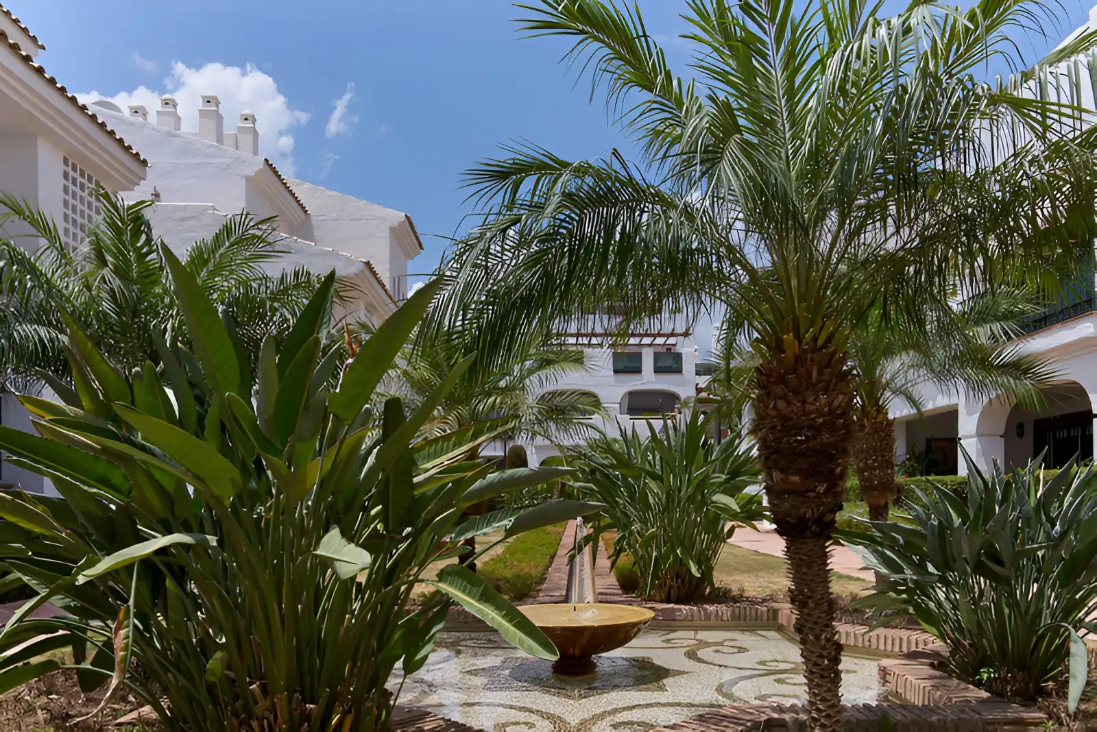 Jardí de Planta baixa en venda en Marbella amb Aire condicionat, Terrassa i Traster
