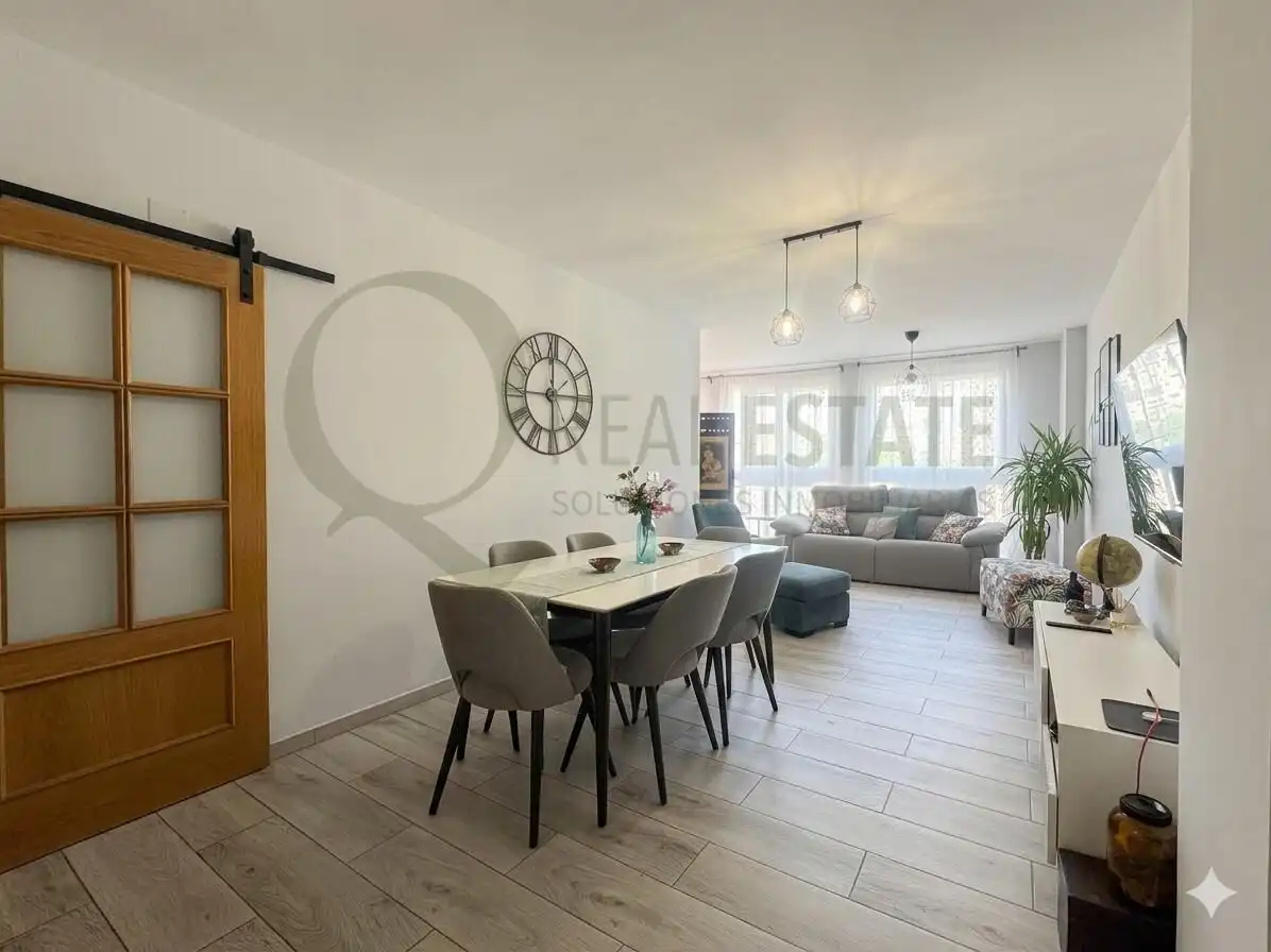 Wohnzimmer von Erdgeschoss zum Verkauf in Alicante / Alacant mit Klimaanlage, Heizung und Privatgarten