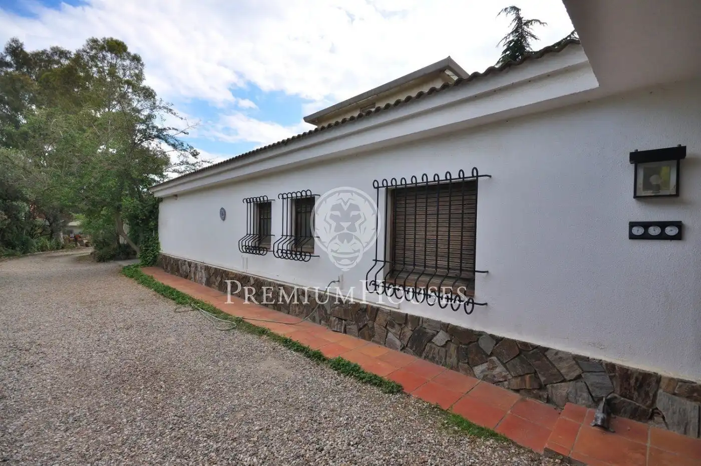 Houses for sale in Tiana