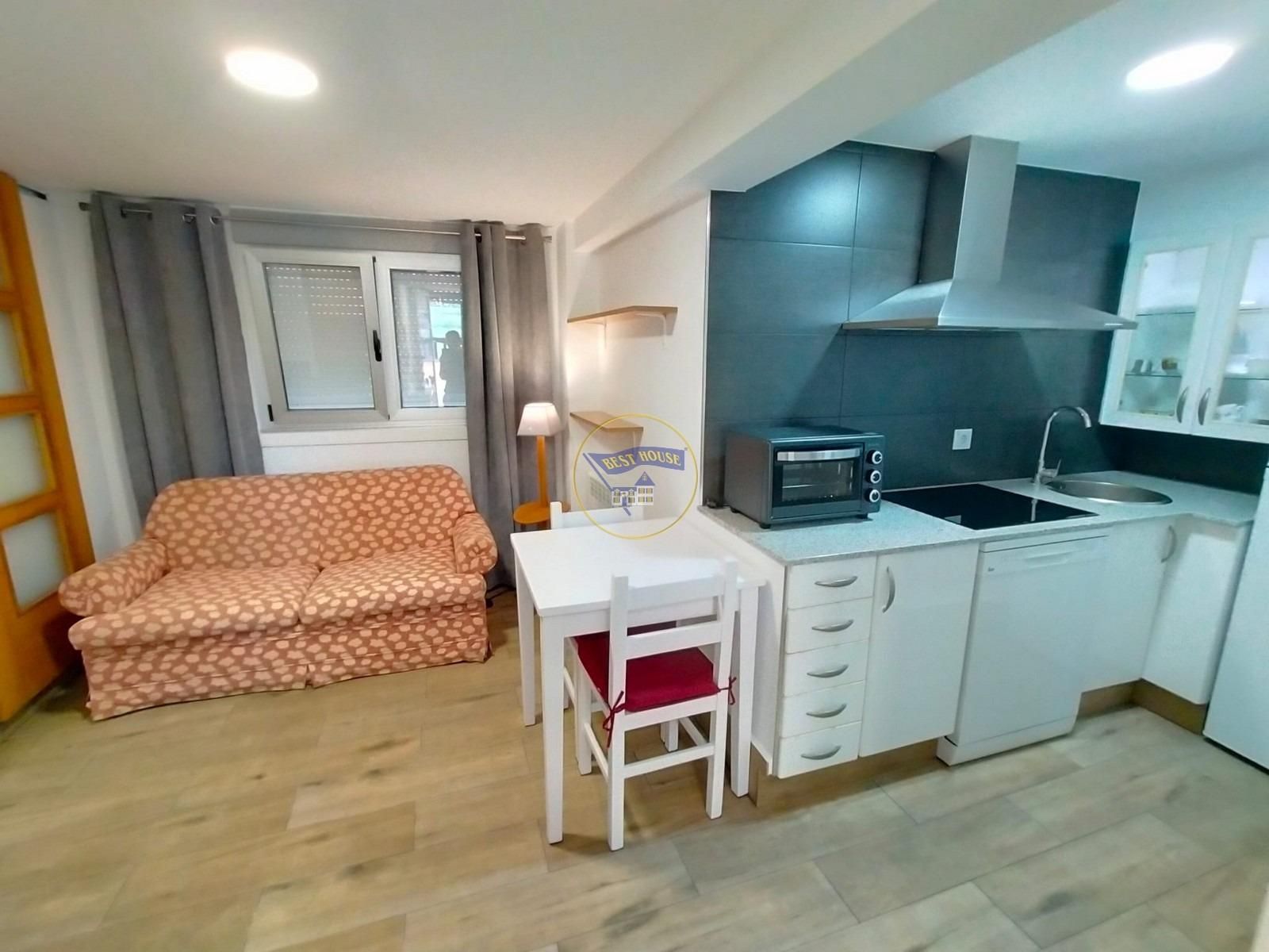 Dormitori de Apartament de lloguer en Vigo  amb Calefacció i Traster