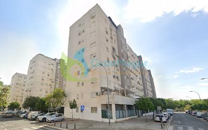 Exterior view of Flat for sale in  Sevilla Capital  with Community pool