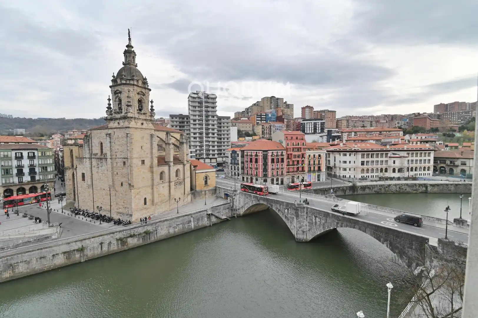 Exterior view of Flat for sale in Bilbao   with Furnished, Balcony and Jacuzzi