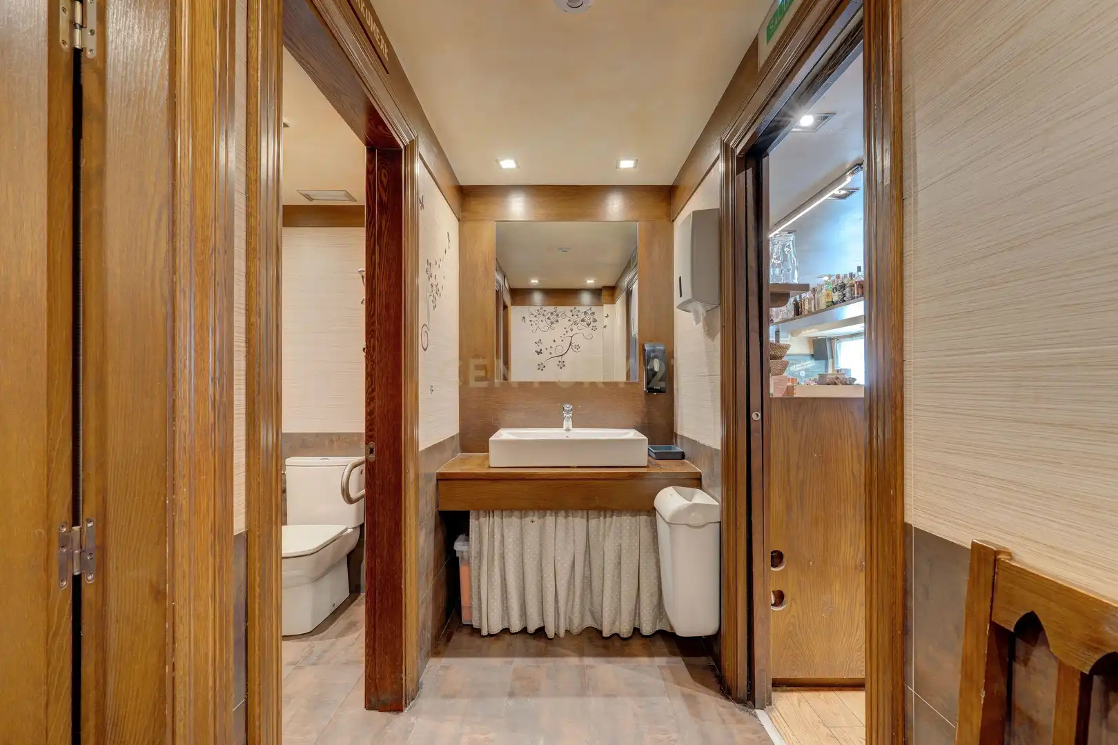 Bathroom of Commercial properties for sale in Lekunberri