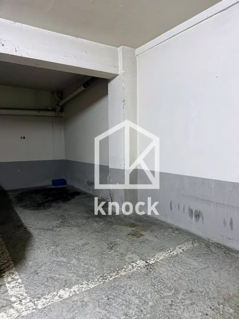 Aparcament de Pis en venda en Oviedo  amb Calefacció, Parquet i Traster