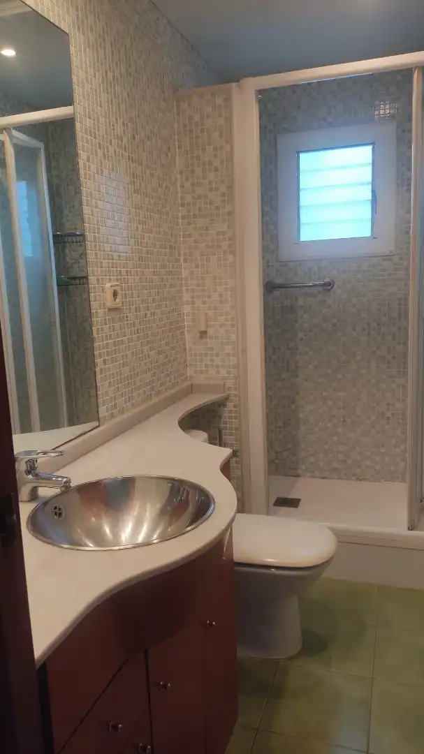 Bany de Pis en venda en L'Hospitalet de Llobregat amb Aire condicionat