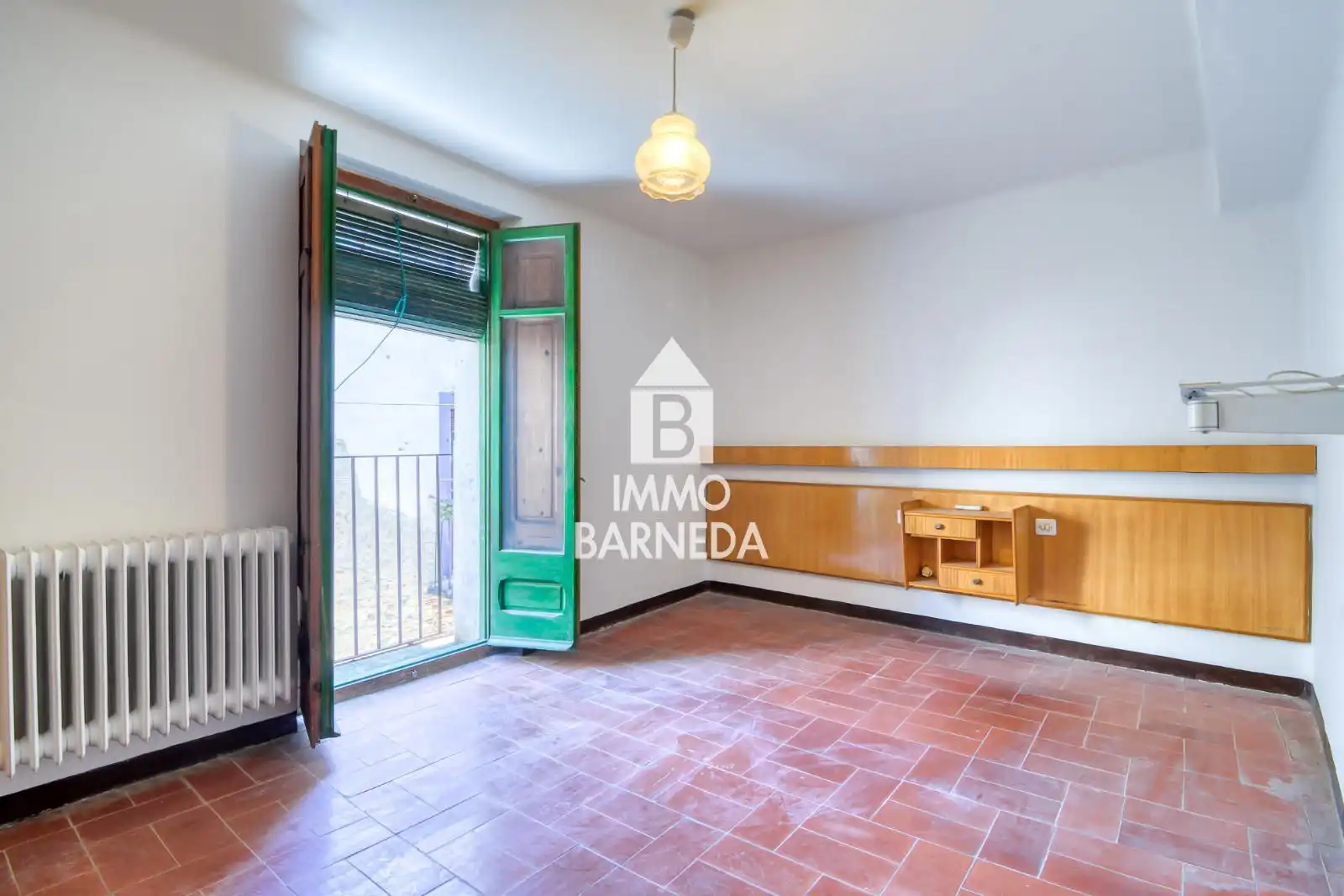 Vista exterior de Casa o xalet en venda en Peralada amb Calefacció, Terrassa i Moblat