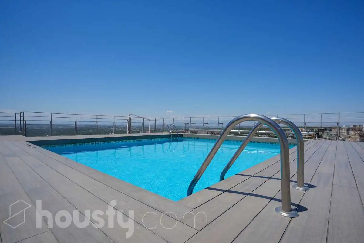 Schwimmbecken von Wohnung zum Verkauf in Madrid mit Klimaanlage, Heizung und Terrasse