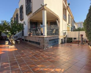 Vista exterior de Casa o xalet en venda en  Córdoba Capital amb Aire condicionat, Terrassa i Balcó