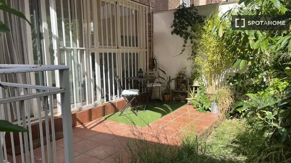 Jardí de Apartament per a compartir en Madrid amb Aire condicionat, Calefacció i Terrassa