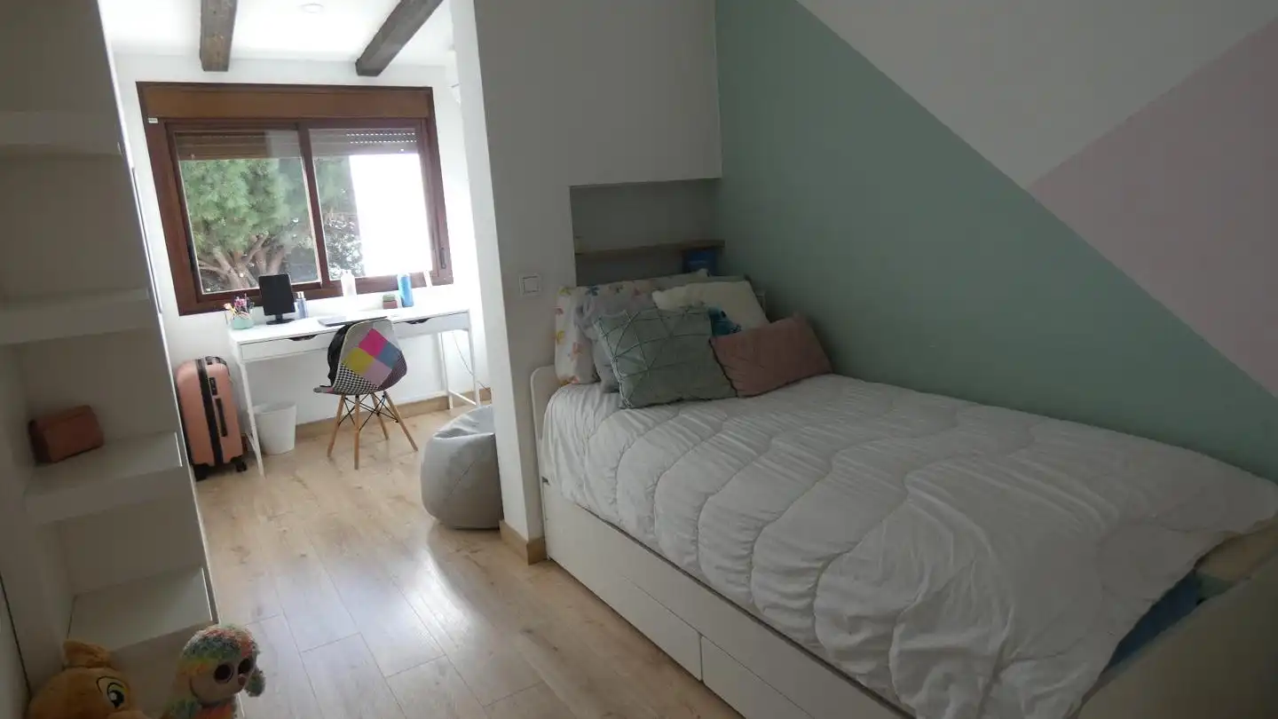 Schlafzimmer von Einfamilien-Reihenhaus zum Verkauf in Benalmádena mit Klimaanlage, Privatgarten und Gemeinschaftspool