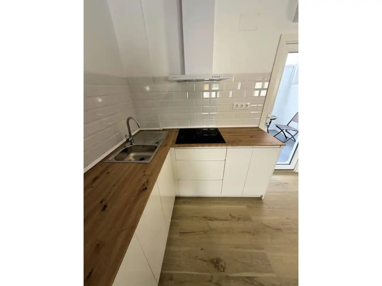 Cuina de Loft de lloguer en San Roque amb Aire condicionat, Terrassa i Moblat